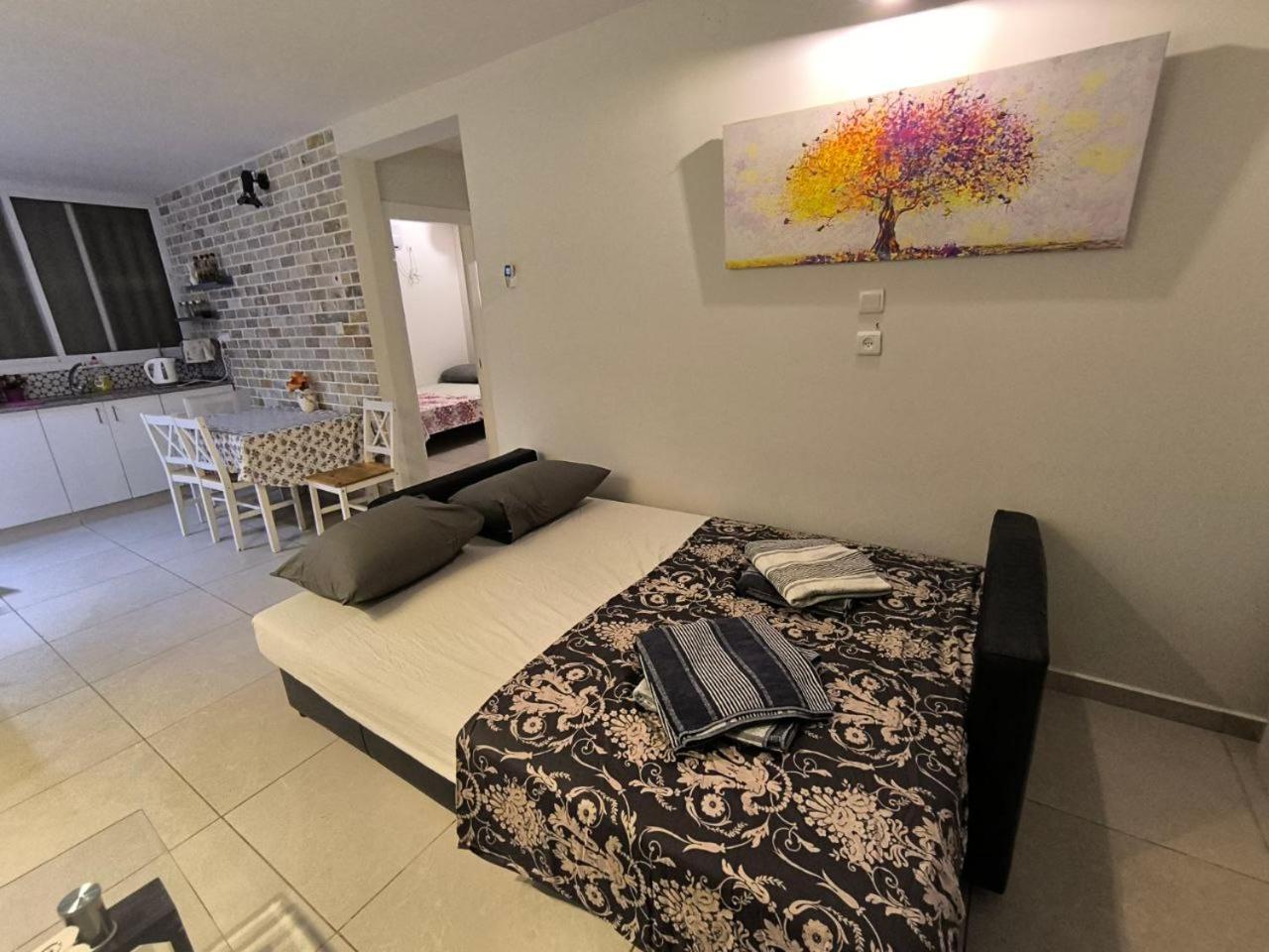 Apartment The-home-away-from-home *